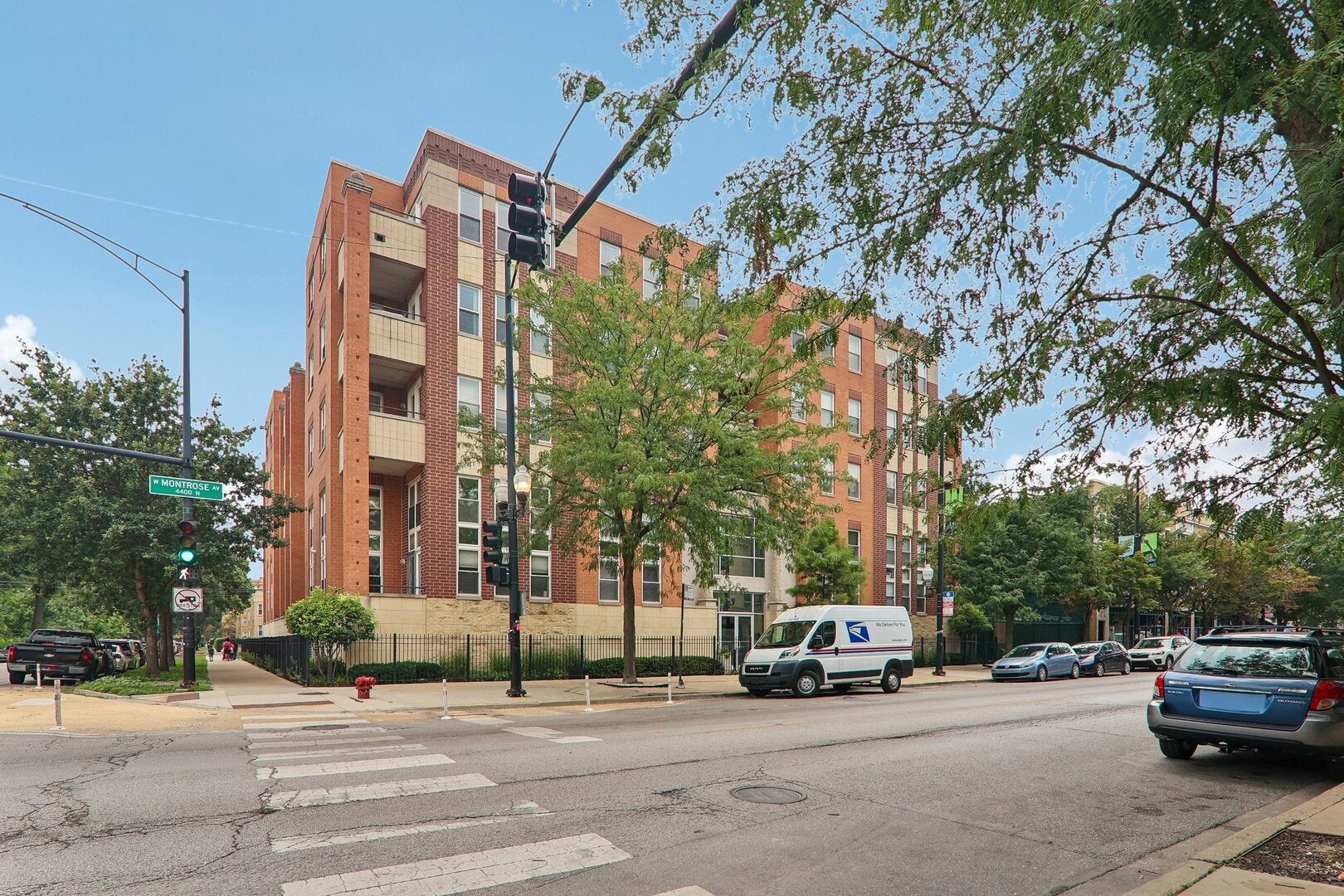 3550 W Montrose Avenue 506