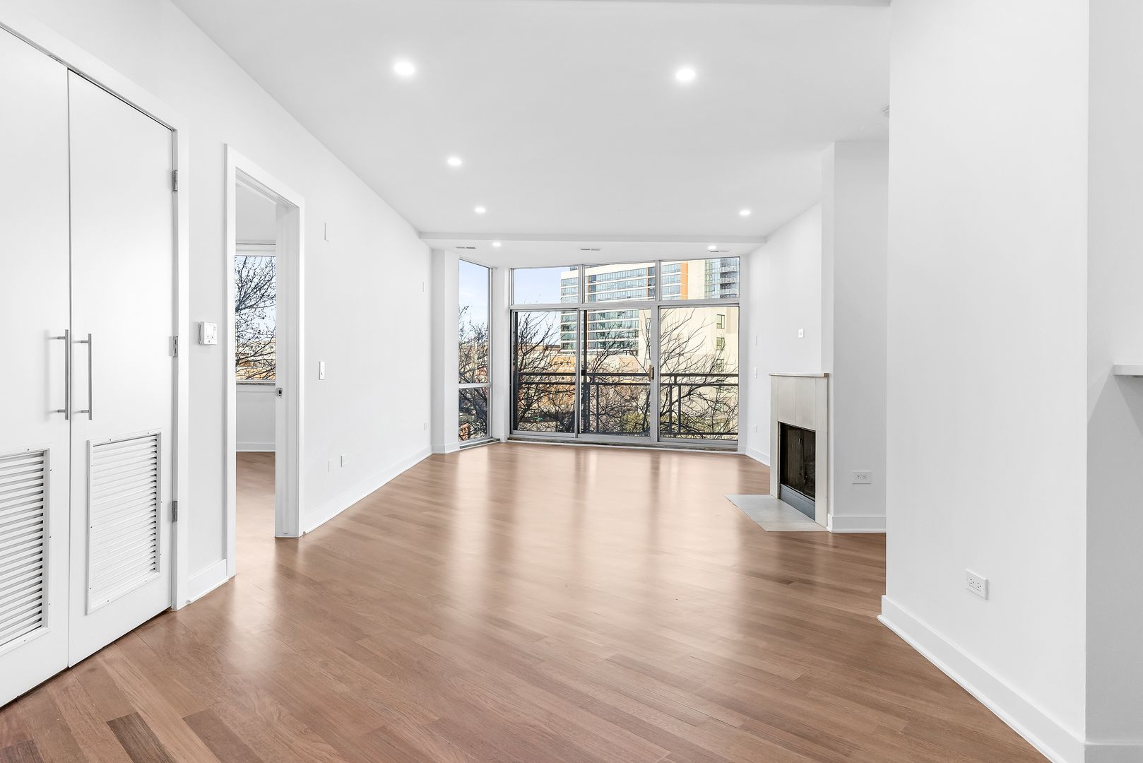 914 W Hubbard Street 305
