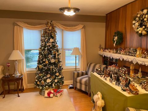 Tiny photo for 2004 Wall Street, Murphysboro, IL 62966 (MLS # 100000025)