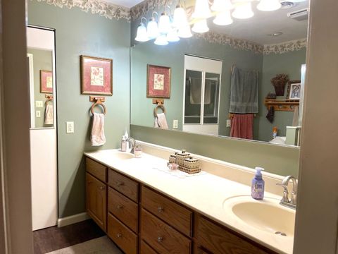 Tiny photo for 2004 Wall Street, Murphysboro, IL 62966 (MLS # 100000025)