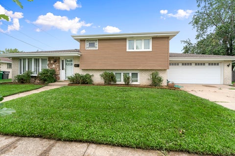 Photo of 8830 W Lotus Drive, Hickory Hills, IL 60457 (MLS # 12734125)