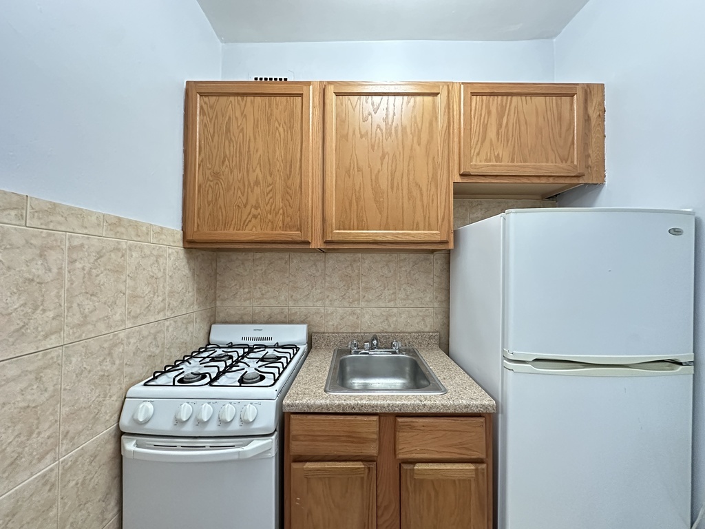 434 W Wellington Avenue 207