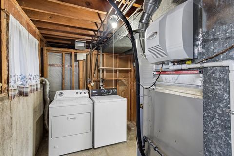 Tiny photo for 465 W Newport Road, Hoffman Estates, IL 60169 (MLS # 12594249)