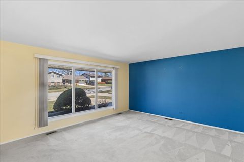 Tiny photo for 465 W Newport Road, Hoffman Estates, IL 60169 (MLS # 12594249)