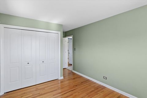 Tiny photo for 465 W Newport Road, Hoffman Estates, IL 60169 (MLS # 12594249)