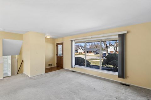 Tiny photo for 465 W Newport Road, Hoffman Estates, IL 60169 (MLS # 12594249)