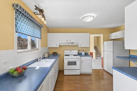 Tiny photo for 465 W Newport Road, Hoffman Estates, IL 60169 (MLS # 12594249)