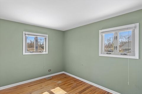 Tiny photo for 465 W Newport Road, Hoffman Estates, IL 60169 (MLS # 12594249)