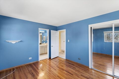 Tiny photo for 465 W Newport Road, Hoffman Estates, IL 60169 (MLS # 12594249)