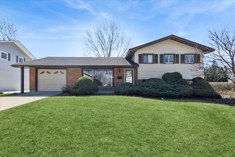 Photo of 465 W Newport Road, Hoffman Estates, IL 60169 (MLS # 12594249)