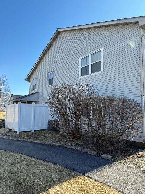 2334 Carnation Drive 320B Crest Hill IL 60403