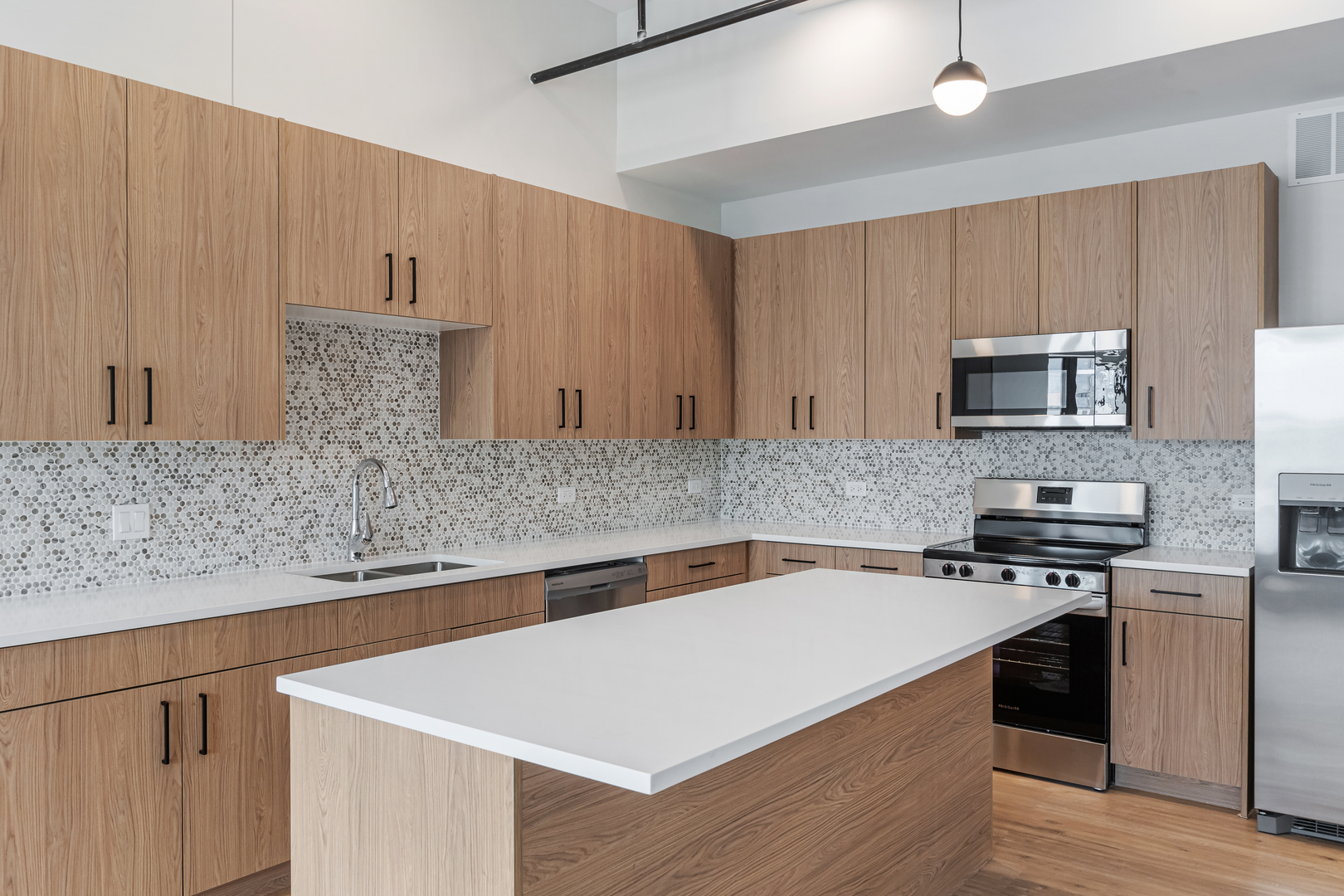 805 N Milwaukee Avenue 2S