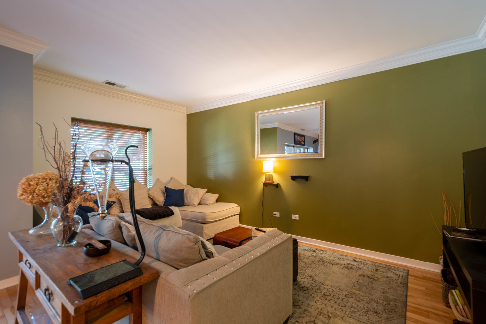 1075 W ROOSEVELT Road 201