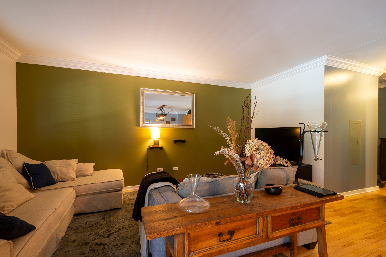 1075 W ROOSEVELT Road 201