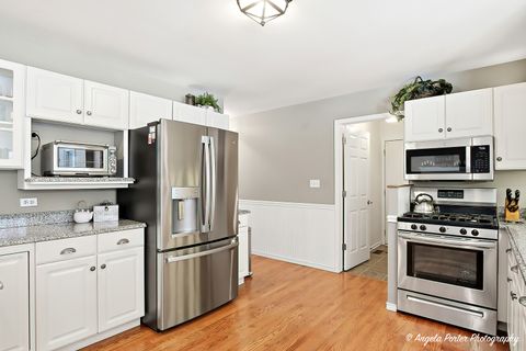 Tiny photo for 387 Long Hill Road, Gurnee, IL 60031 (MLS # 12556962)