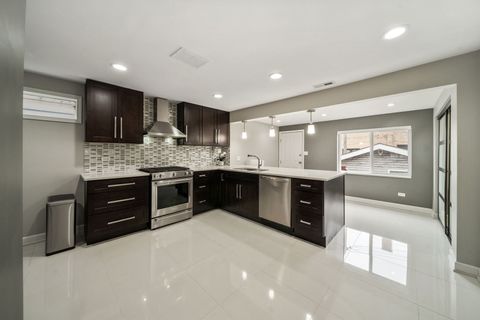 Tiny photo for 538 W 32nd Street, Chicago, IL 60616 (MLS # 12591183)