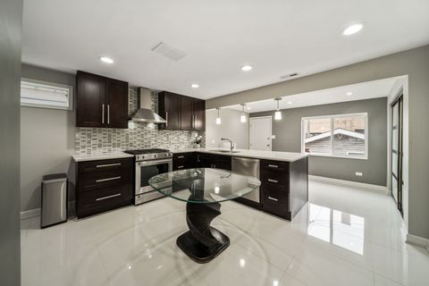 Tiny photo for 538 W 32nd Street, Chicago, IL 60616 (MLS # 12591183)