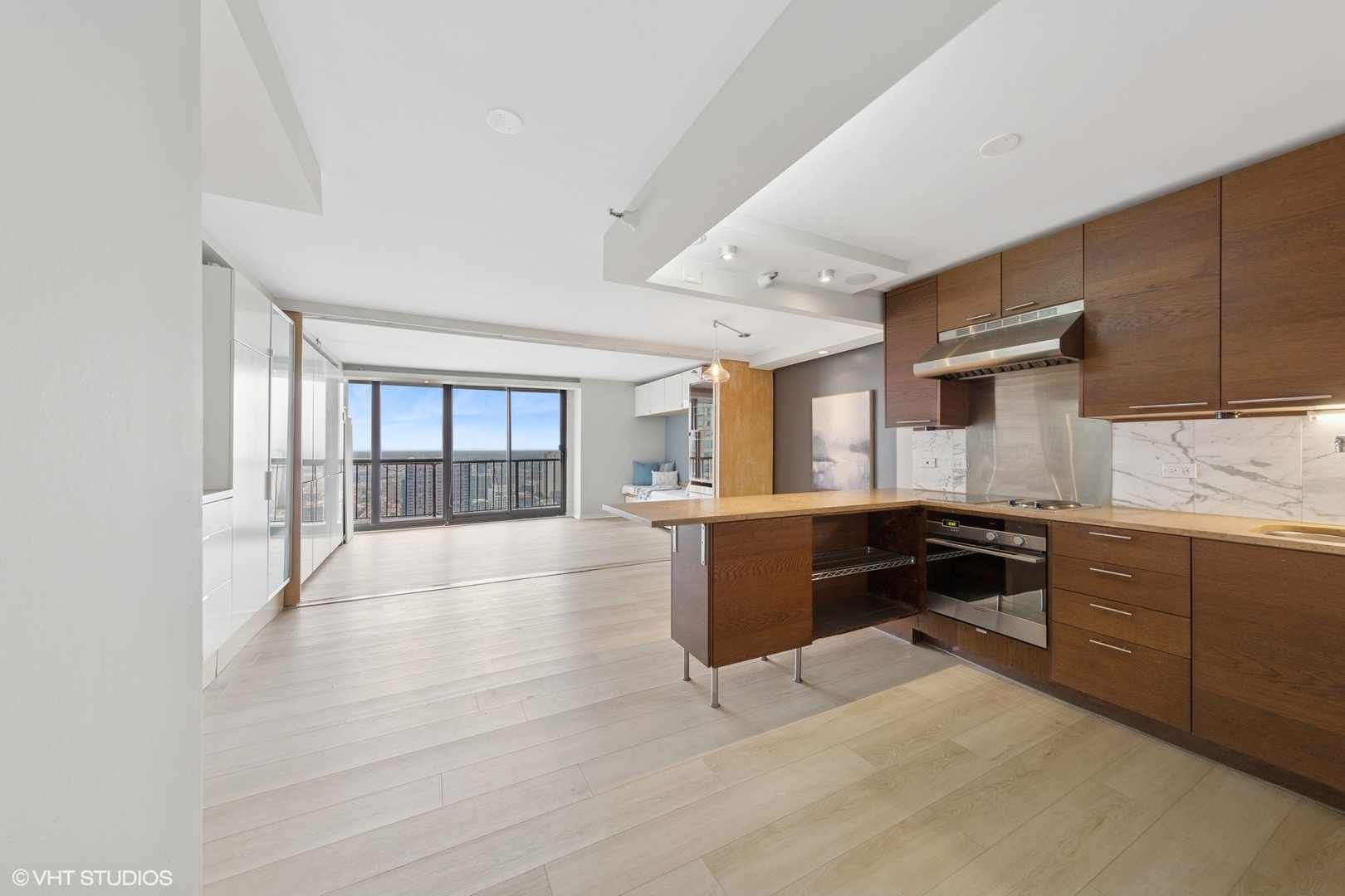 10 E Ontario Street 4805