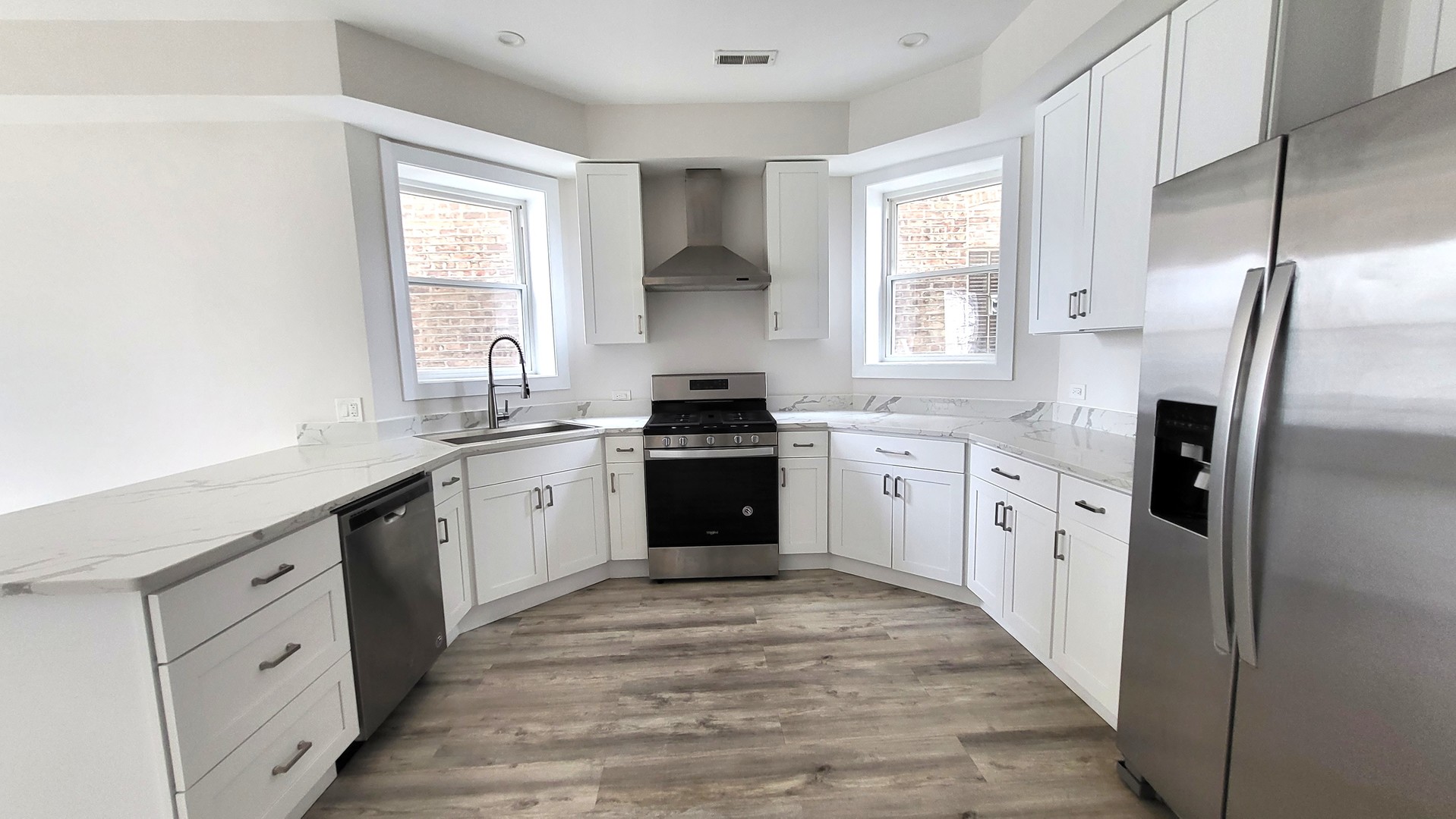 2904 W Nelson Street 1