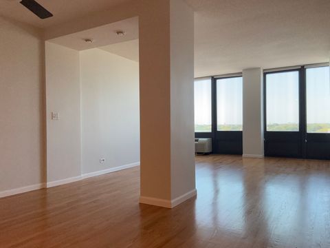 Tiny photo for 5320 N Sheridan Road #911, Chicago, IL 60640 (MLS # 12480560)