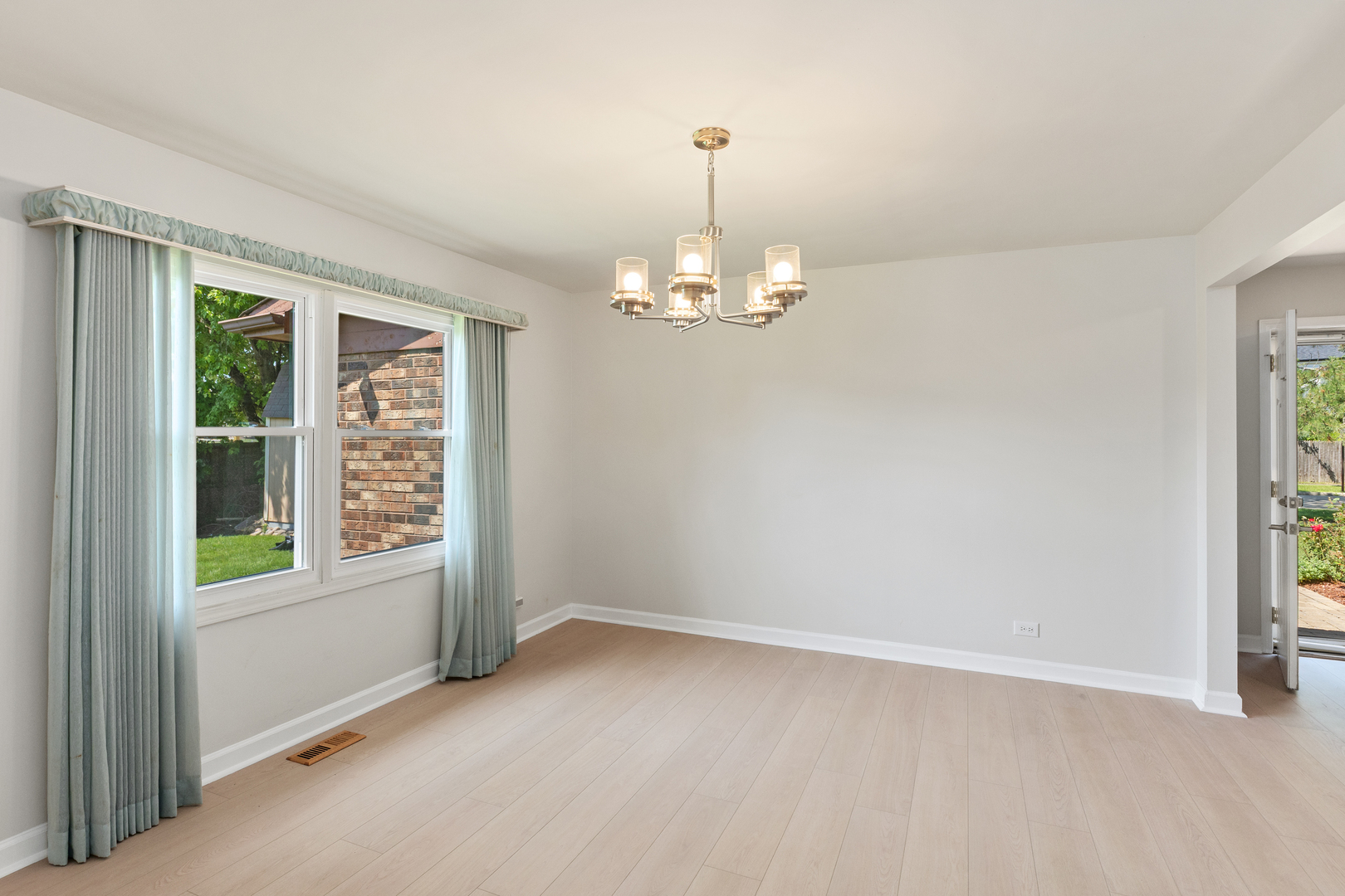 11 BIRCHWOOD Avenue