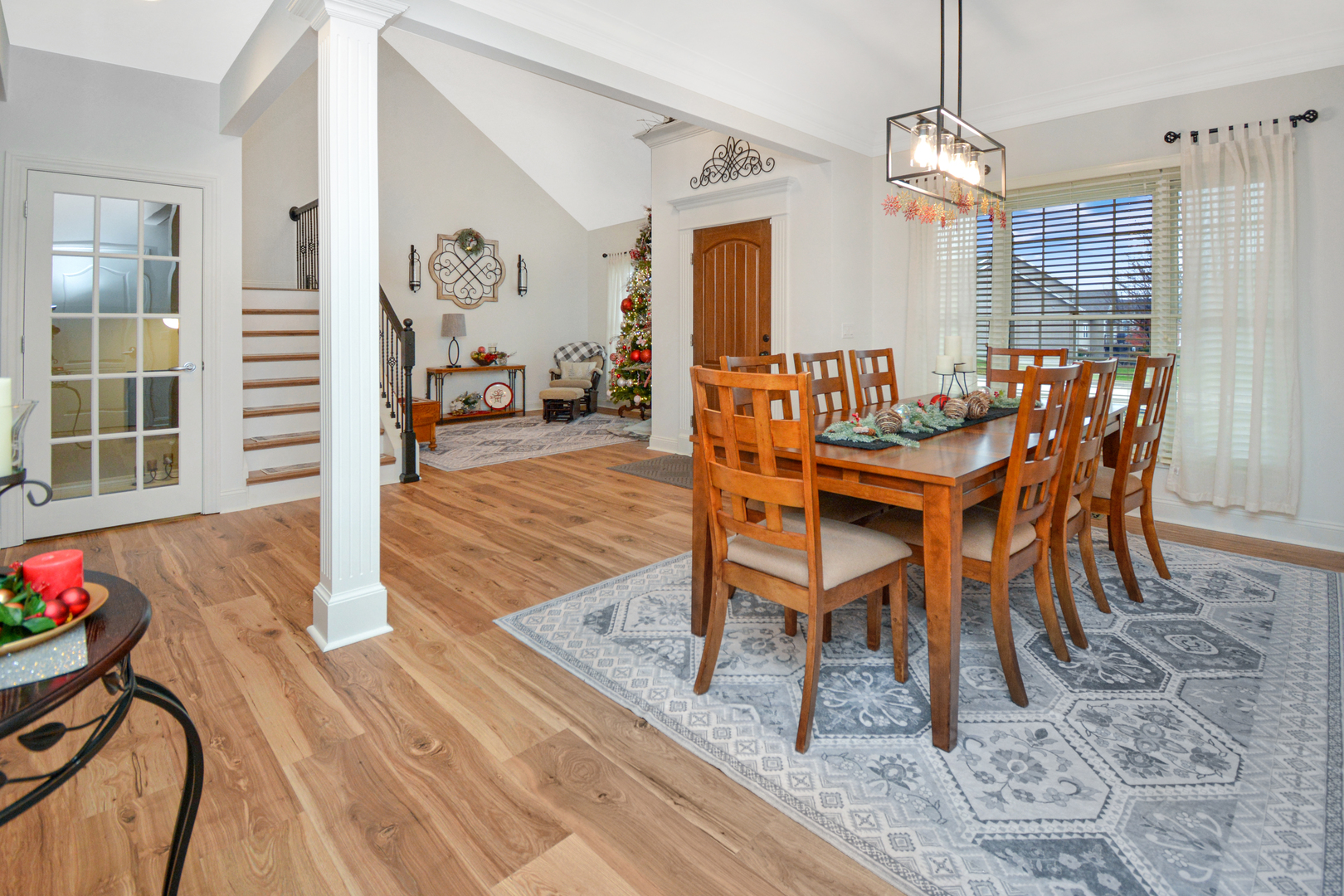 Bloomington, Illinois 61705, United States, 4 Bedrooms Bedrooms, ,4 BathroomsBathrooms,Residential,Contingent,249874