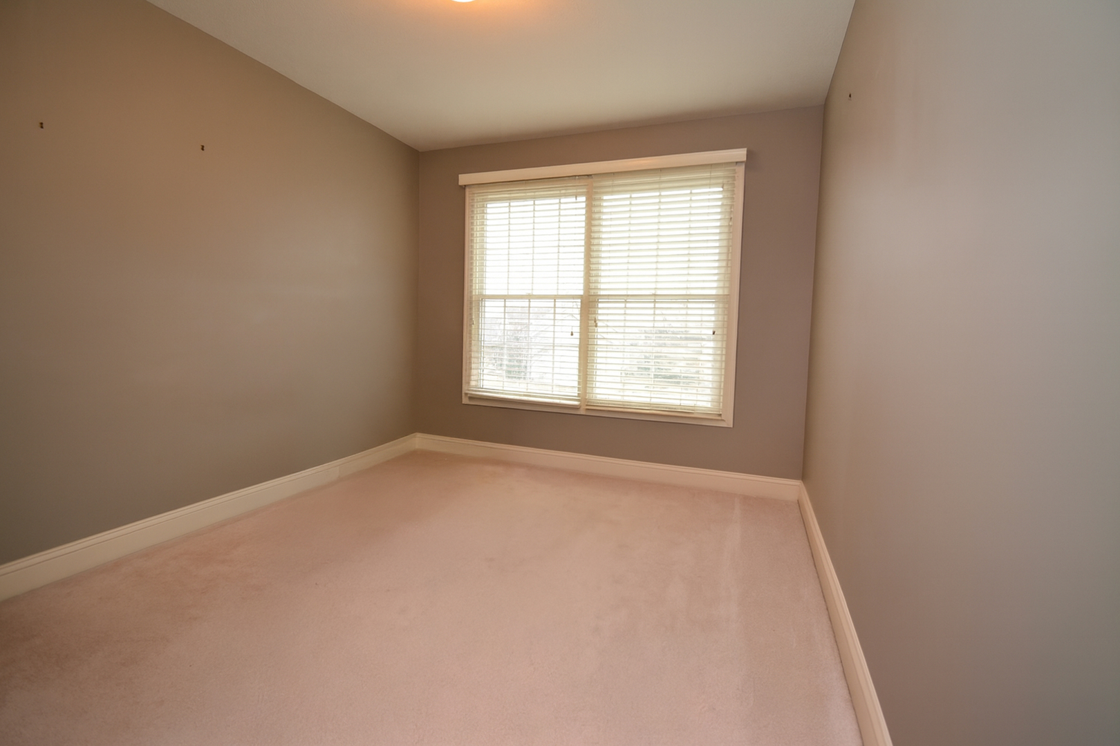 Bloomington, Illinois 61705, United States, 4 Bedrooms Bedrooms, ,4 BathroomsBathrooms,Residential,Contingent,249874