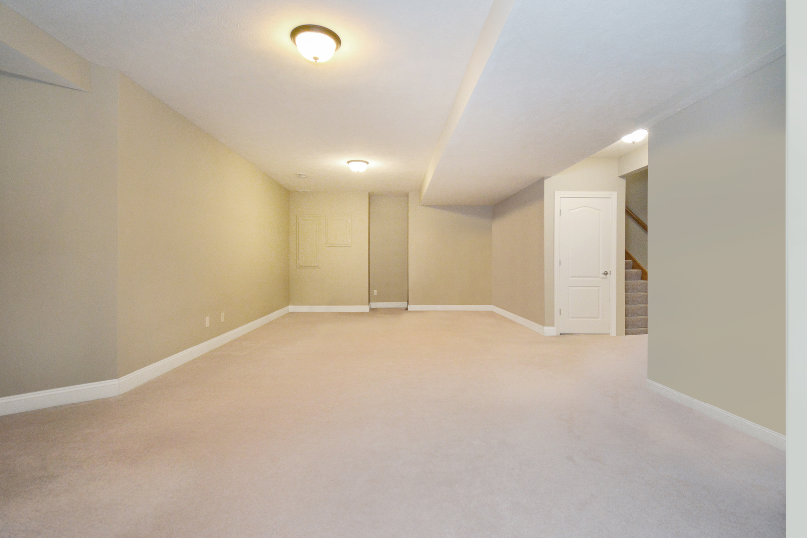 Bloomington, Illinois 61705, United States, 4 Bedrooms Bedrooms, ,4 BathroomsBathrooms,Residential,Contingent,249874