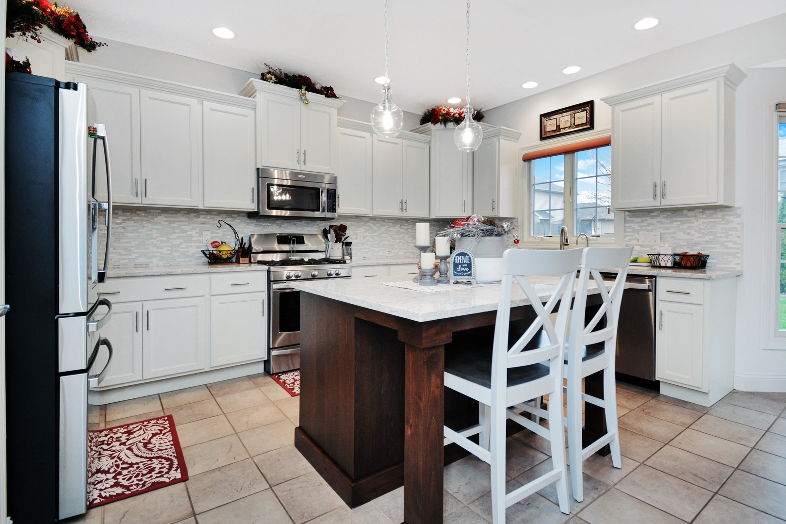 Bloomington, Illinois 61705, United States, 4 Bedrooms Bedrooms, ,4 BathroomsBathrooms,Residential,Contingent,249874