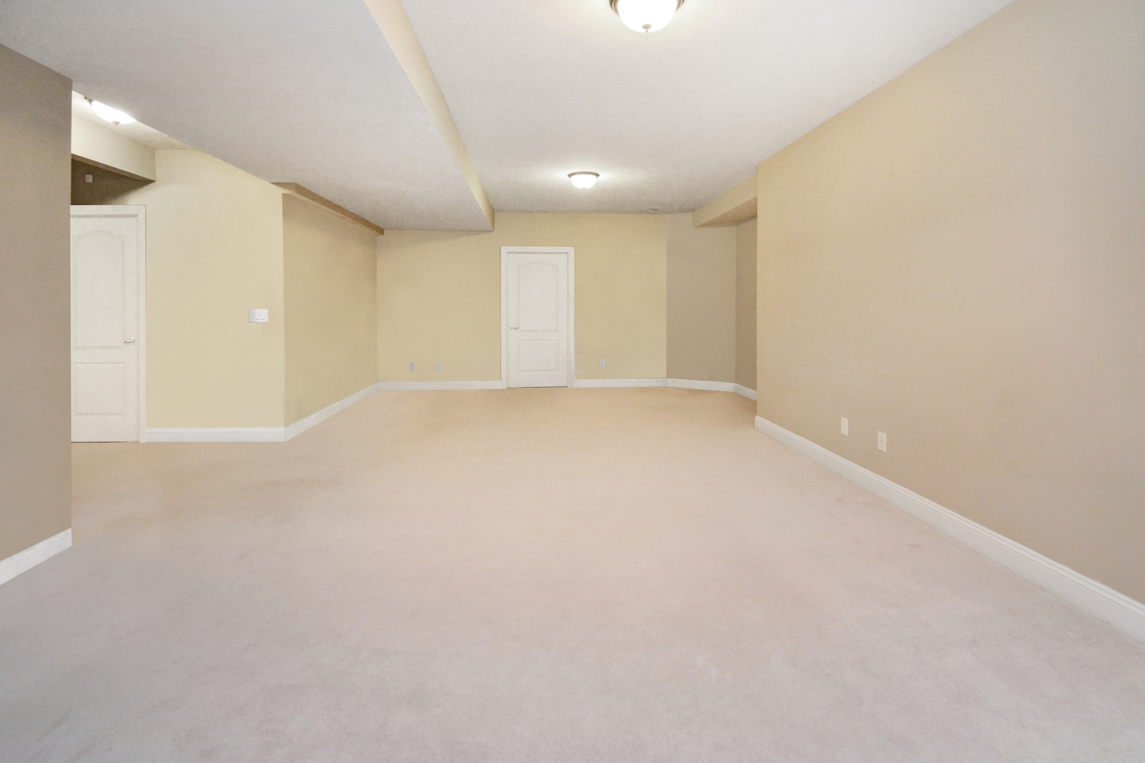 Bloomington, Illinois 61705, United States, 4 Bedrooms Bedrooms, ,4 BathroomsBathrooms,Residential,Contingent,249874