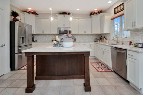 Tiny photo for 10 Deerfield Court, Bloomington, IL 61705 (MLS # 12523955)