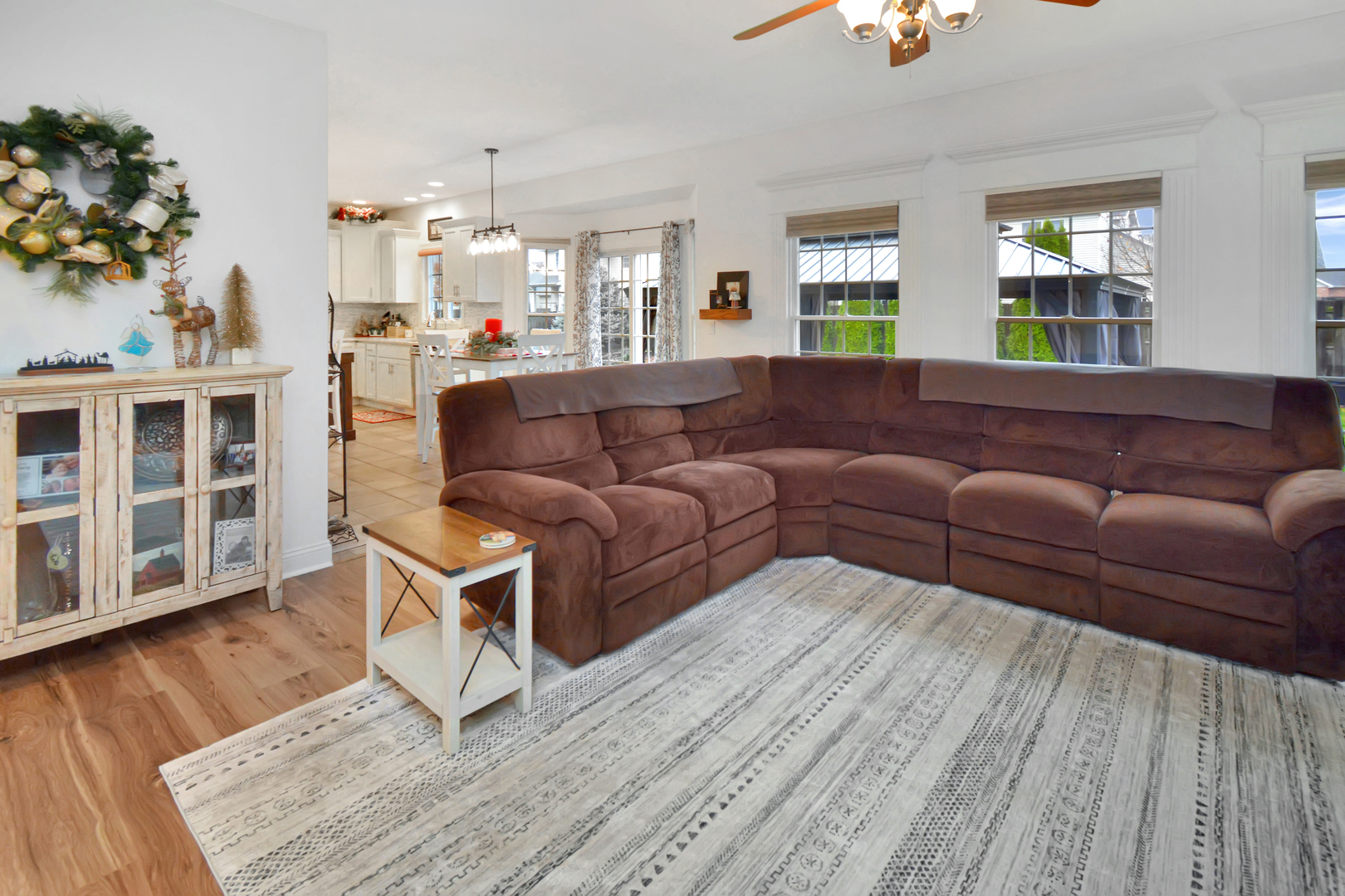 Bloomington, Illinois 61705, United States, 4 Bedrooms Bedrooms, ,4 BathroomsBathrooms,Residential,Contingent,249874