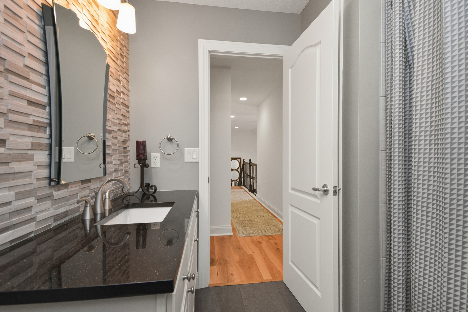 Bloomington, Illinois 61705, United States, 4 Bedrooms Bedrooms, ,4 BathroomsBathrooms,Residential,Contingent,249874