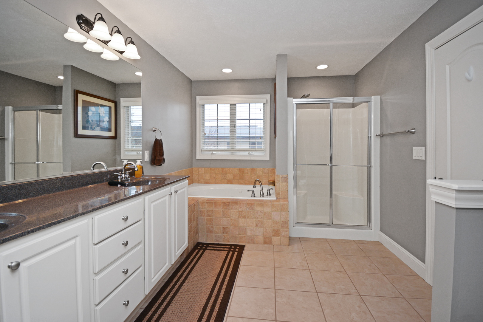 Bloomington, Illinois 61705, United States, 4 Bedrooms Bedrooms, ,4 BathroomsBathrooms,Residential,Contingent,249874