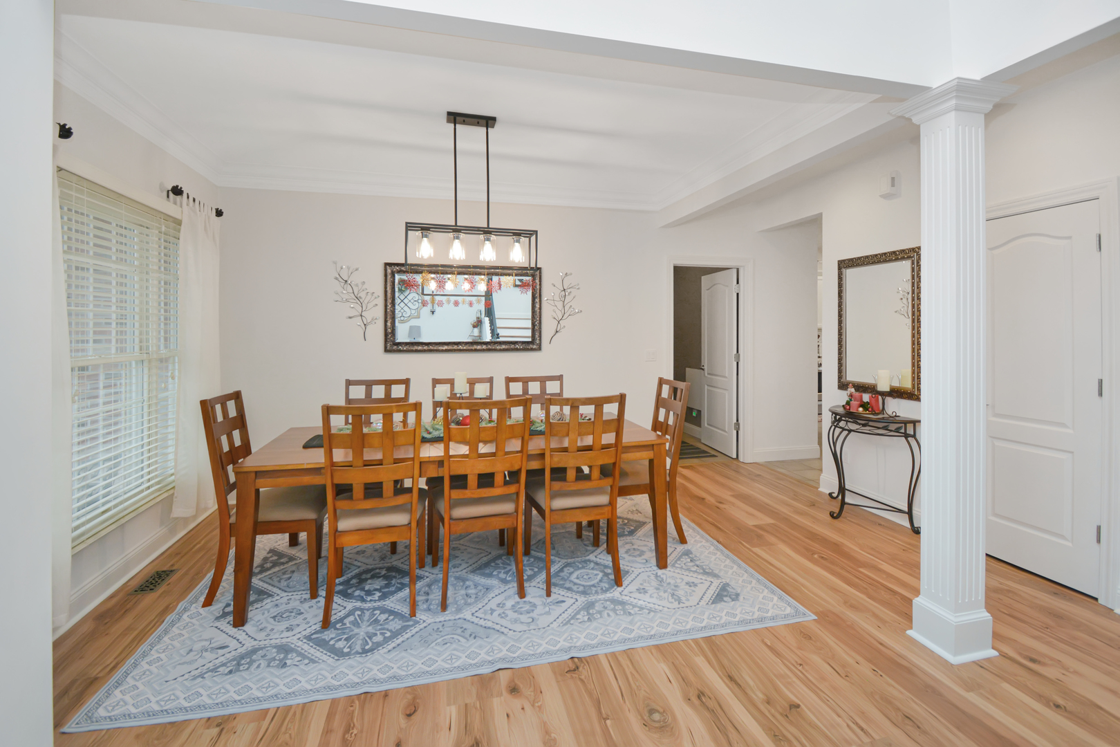 Bloomington, Illinois 61705, United States, 4 Bedrooms Bedrooms, ,4 BathroomsBathrooms,Residential,Contingent,249874