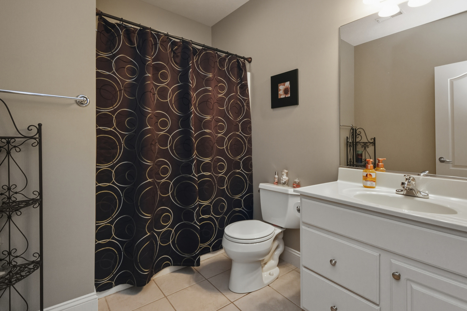 Bloomington, Illinois 61705, United States, 4 Bedrooms Bedrooms, ,4 BathroomsBathrooms,Residential,Contingent,249874