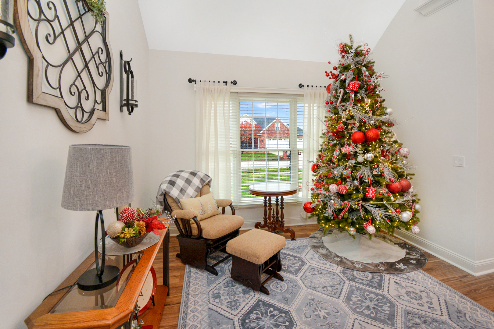 Bloomington, Illinois 61705, United States, 4 Bedrooms Bedrooms, ,4 BathroomsBathrooms,Residential,Contingent,249874