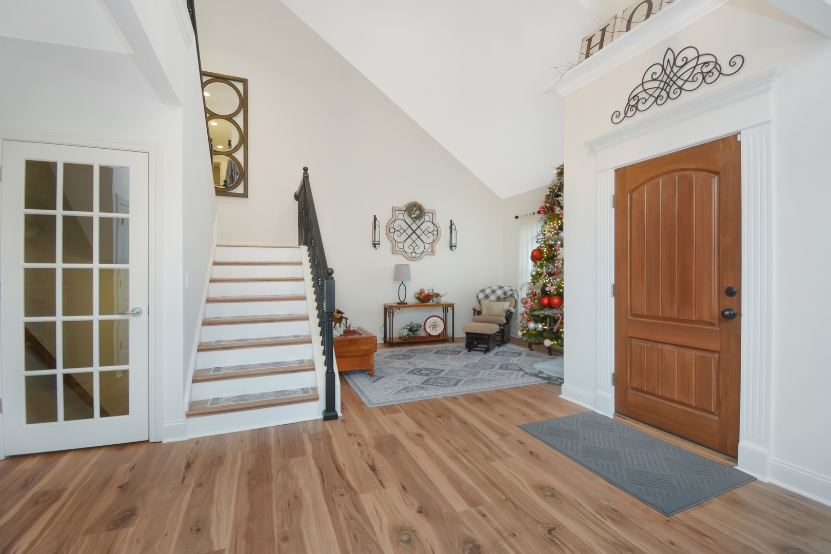 Bloomington, Illinois 61705, United States, 4 Bedrooms Bedrooms, ,4 BathroomsBathrooms,Residential,Contingent,249874