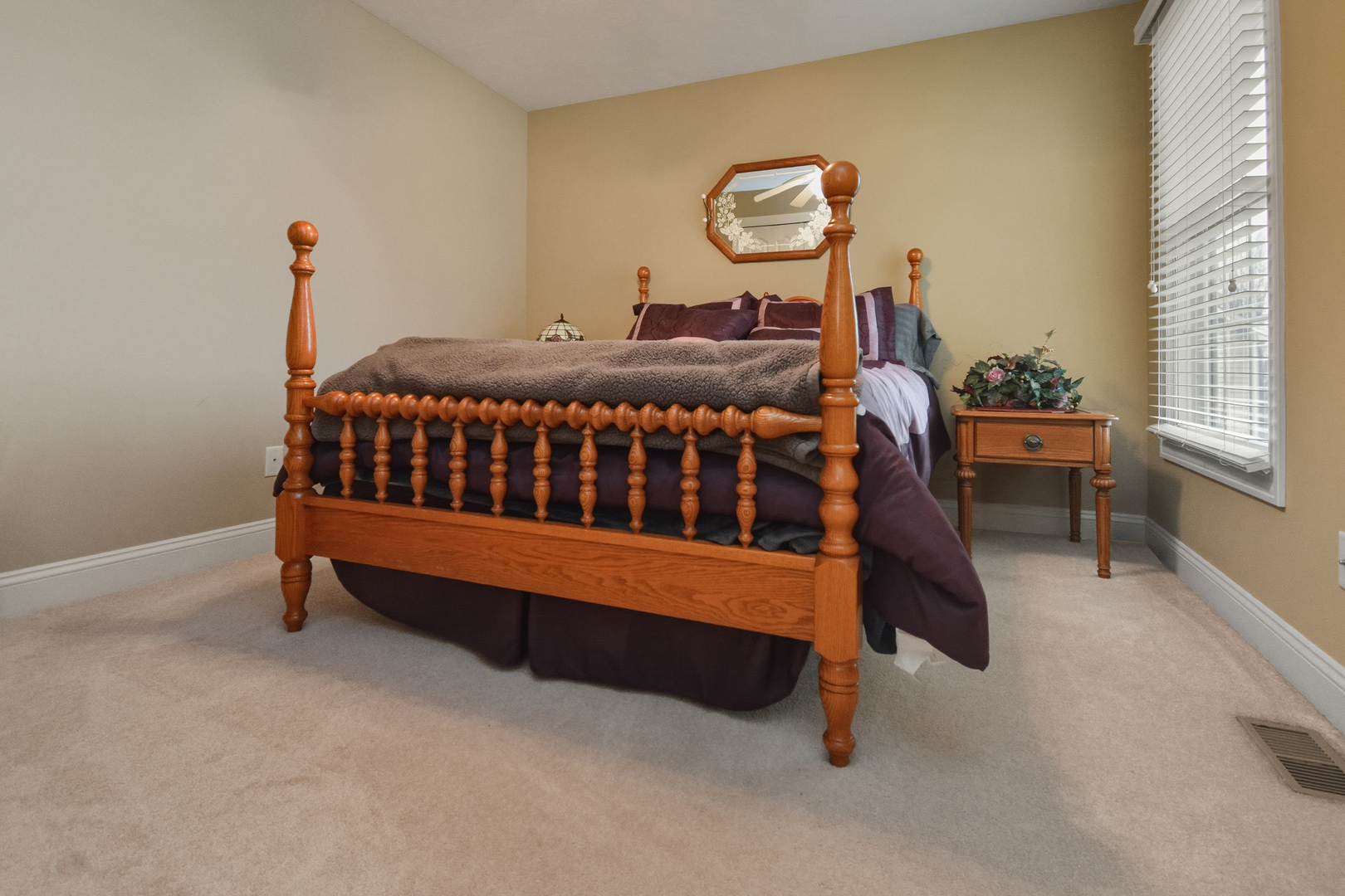 Bloomington, Illinois 61705, United States, 4 Bedrooms Bedrooms, ,4 BathroomsBathrooms,Residential,Contingent,249874