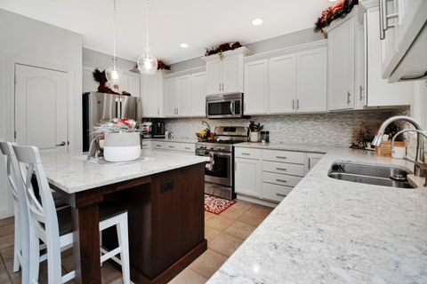 Tiny photo for 10 Deerfield Court, Bloomington, IL 61705 (MLS # 12523955)