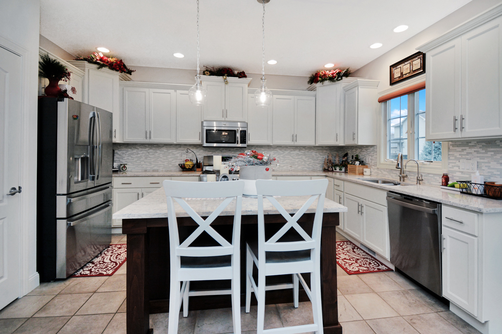 Bloomington, Illinois 61705, United States, 4 Bedrooms Bedrooms, ,4 BathroomsBathrooms,Residential,Contingent,249874