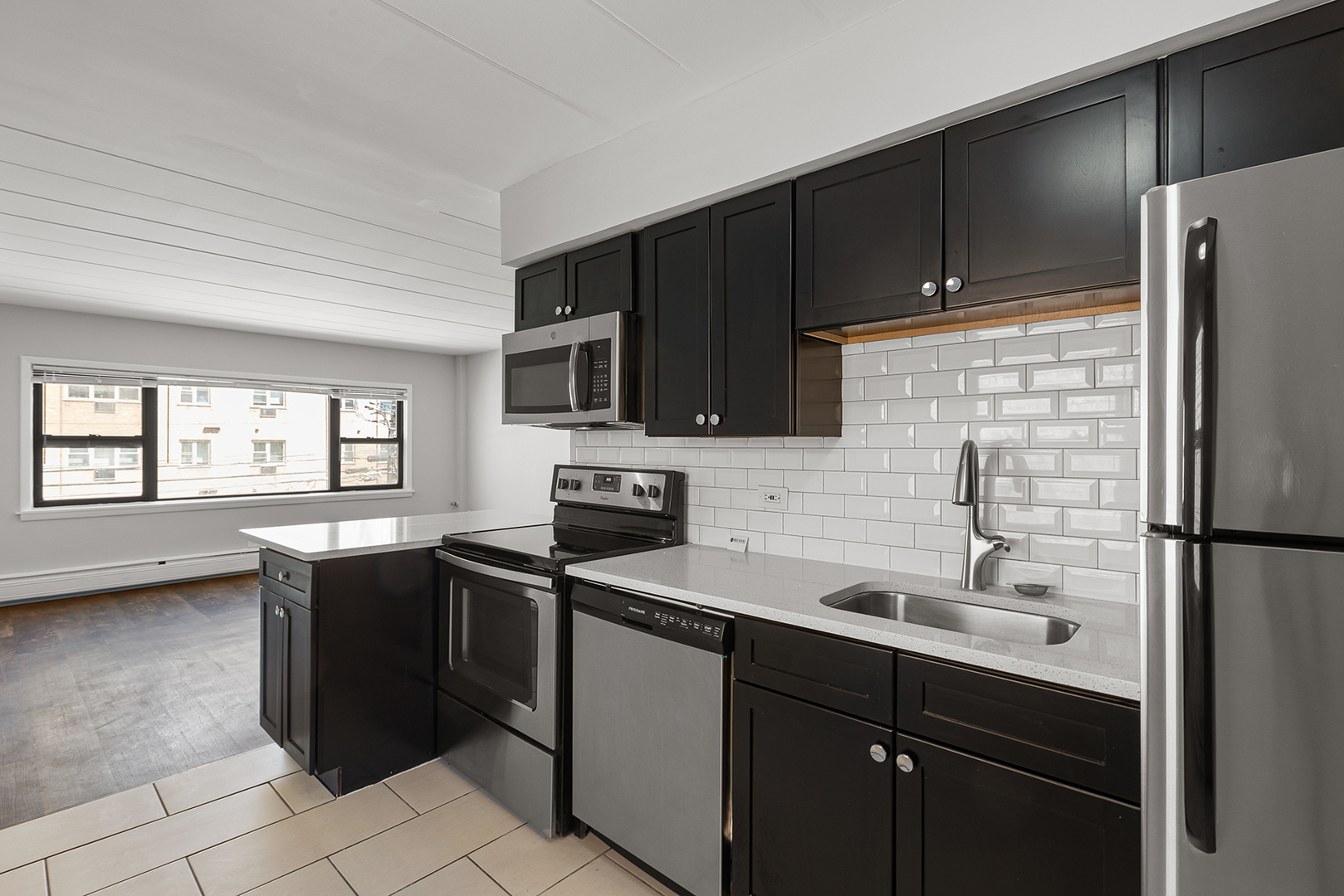 6007 N Kenmore Avenue 102