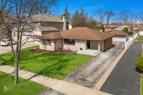 Tiny photo for 221 E Grantley Avenue, Elmhurst, IL 60126 (MLS # 12599498)