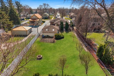 Tiny photo for 221 E Grantley Avenue, Elmhurst, IL 60126 (MLS # 12599498)