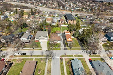 Tiny photo for 221 E Grantley Avenue, Elmhurst, IL 60126 (MLS # 12599498)