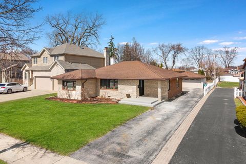 Tiny photo for 221 E Grantley Avenue, Elmhurst, IL 60126 (MLS # 12599498)