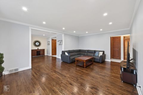 Tiny photo for 221 E Grantley Avenue, Elmhurst, IL 60126 (MLS # 12599498)