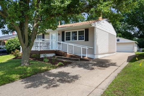 Photo of 2807 N Lincoln Avenue, Davenport, IA 50804 (MLS # 12686044)
