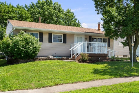Tiny photo for 2807 N Lincoln Avenue, Davenport, IA 50804 (MLS # 12686044)