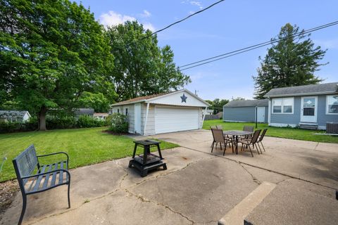 Tiny photo for 2807 N Lincoln Avenue, Davenport, IA 50804 (MLS # 12686044)